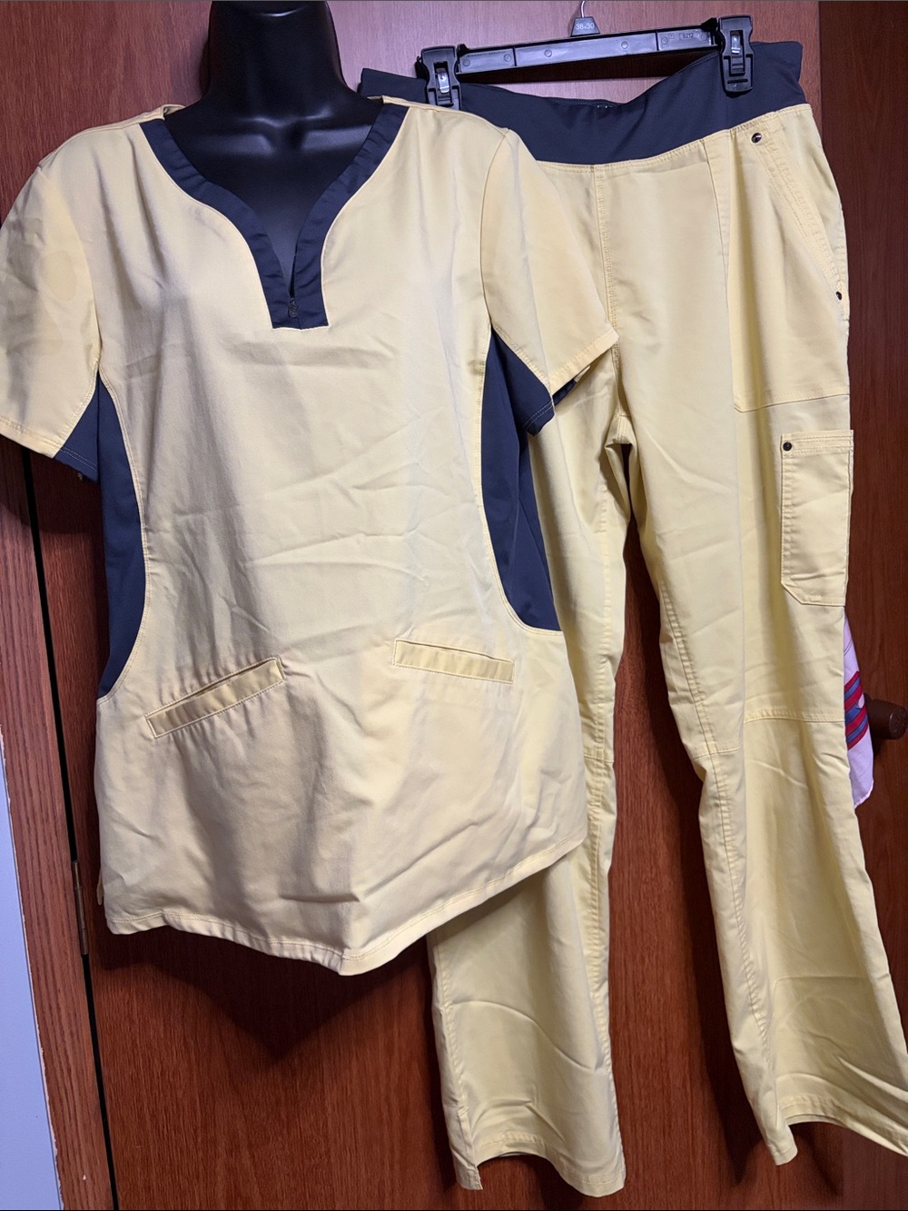 Yellow Contrast-Trim Women's Scrub Top & Pants